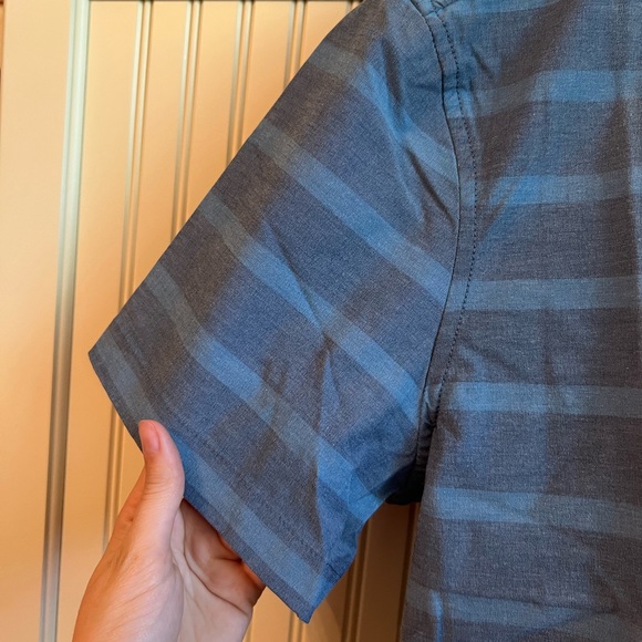 Chubbies - Men’s SS Slim Fit Button-Up Top - Pattern: the Downtowner - Size: M - Picture 7 of 16